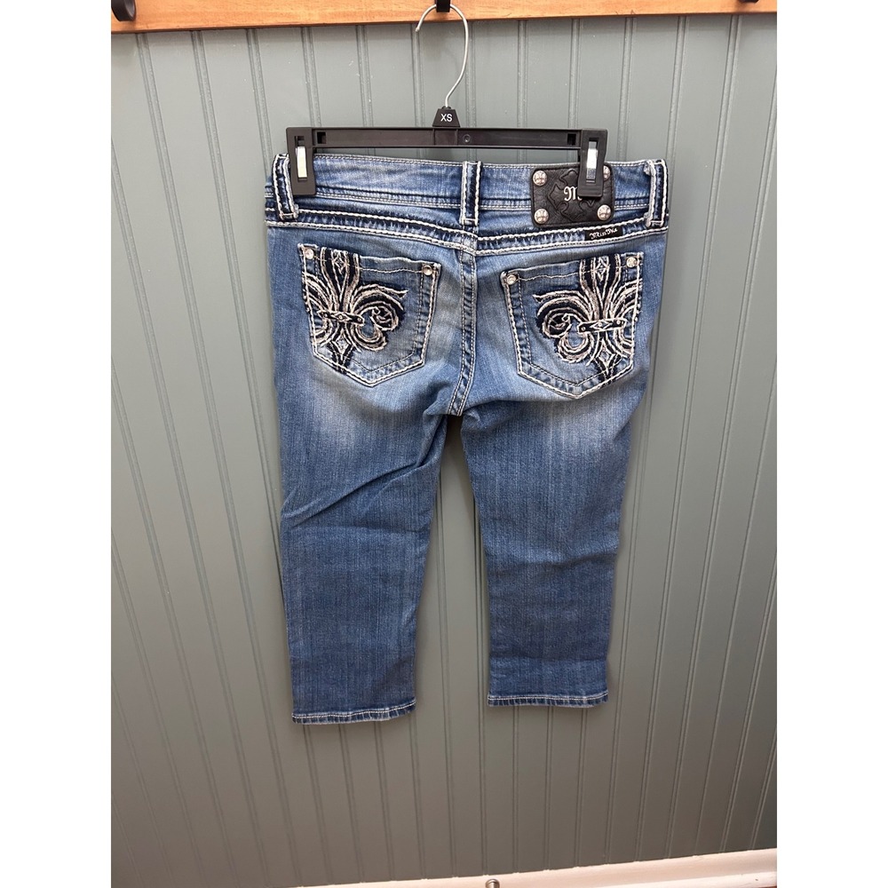 Miss Me JP5182P Fleur De Lis Embroidered Capri Jeans Medium Wash Blue Size 29